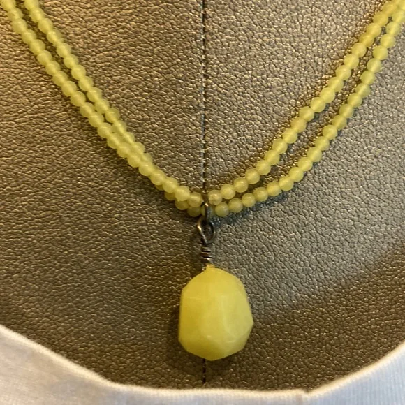 Yellow double strand pendant stone necklace - Picture 2 of 4